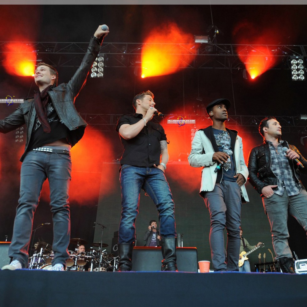 blue-silverstone-race-2009-blue-boyband-7813784-2000-1338